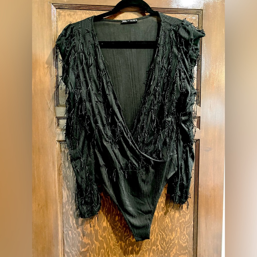 Festive Zara bodysuit with fringe and puffy sleeves!